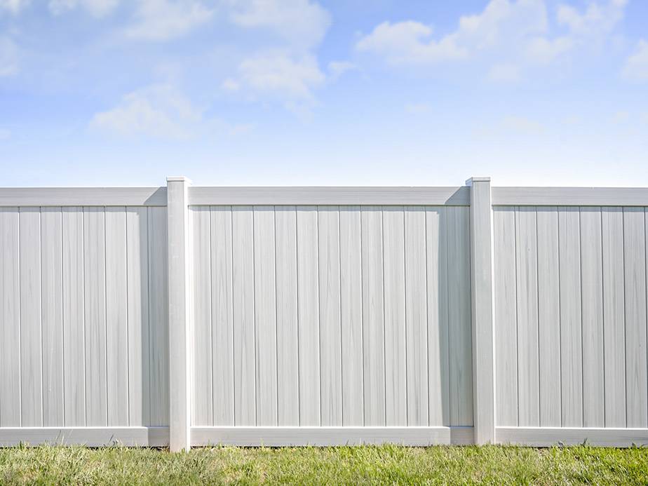 Wyandotte Michigan vinyl privacy fencing